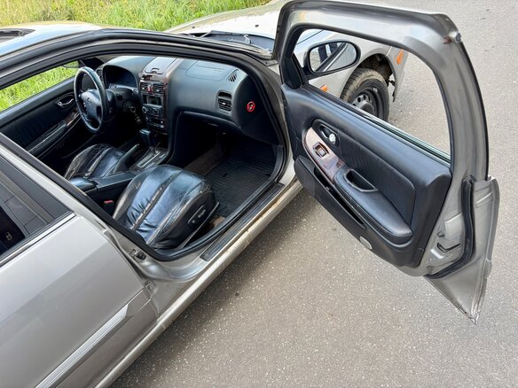 2000 Nissan Maxima V (A33), серебристый, 420000 рублей - вид 17