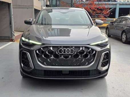 2026 Audi Q5 40 TDI III (GU), серый, 6990000 рублей, вид 1