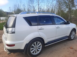 2010 Mitsubishi Outlander II Рестайлинг, белый, 1490000 рублей, вид 3