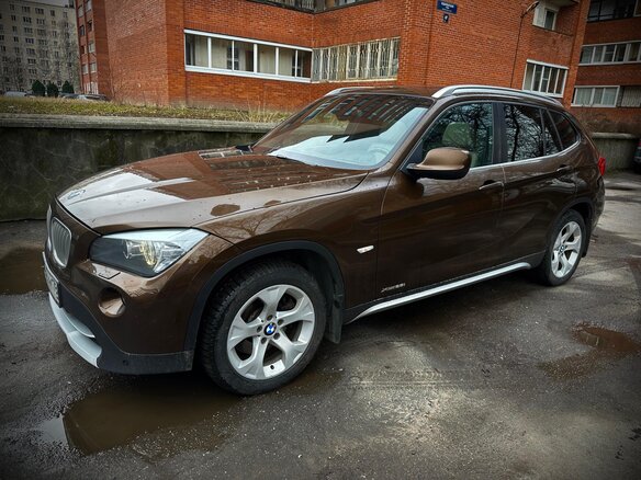 2011 BMW X1 28i I (E84), коричневый, 1500000 рублей - вид 1