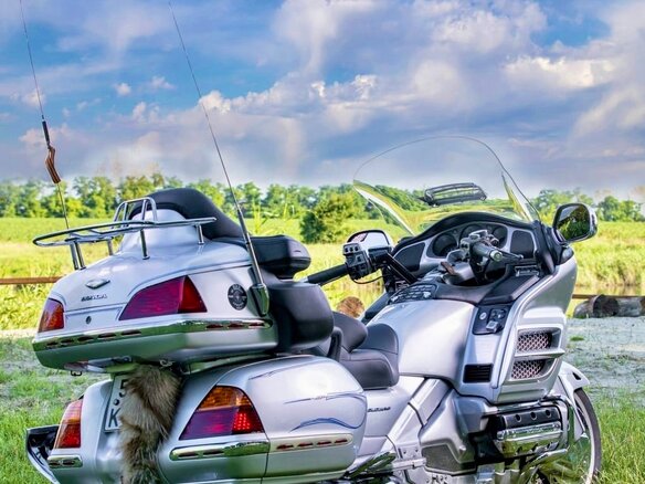 2005 Honda GL 1800 Gold Wing, серебристый, 1099000 рублей - вид 2