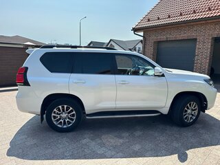 2019 Toyota Land Cruiser Prado 150 Series Рестайлинг 2, белый, 4700000 рублей, вид 3