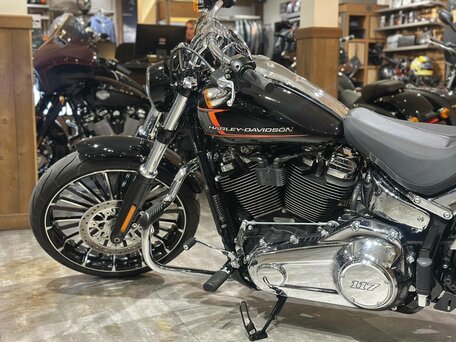 2023 Harley-Davidson Breakout, чёрный, 3250000 рублей, вид 4