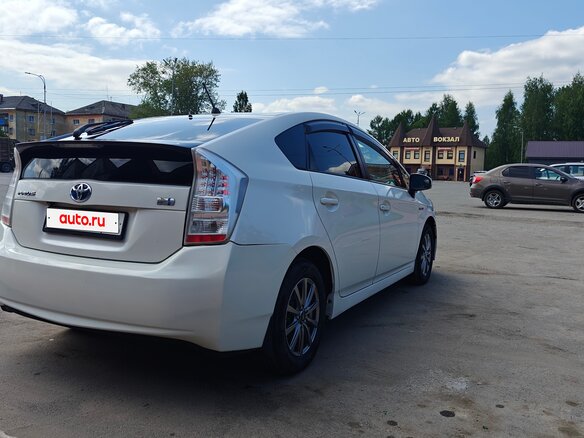 2009 Toyota Prius III (XW30), белый, 880000 рублей - вид 6