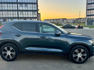2020 Volvo XC40 I, синий, 3990000 рублей, вид 4