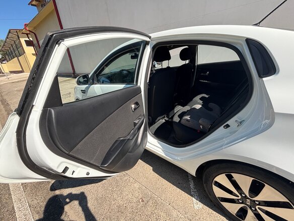 2011 Kia Rio 4-speed III, белый, 1050000 рублей - вид 17