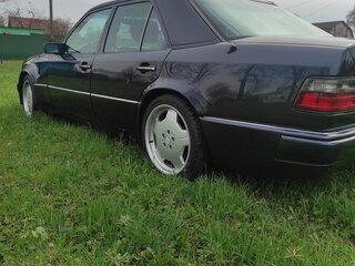 1995 Mercedes-Benz E-Класс 500 I (W124), чёрный, 6000000 рублей, вид 3