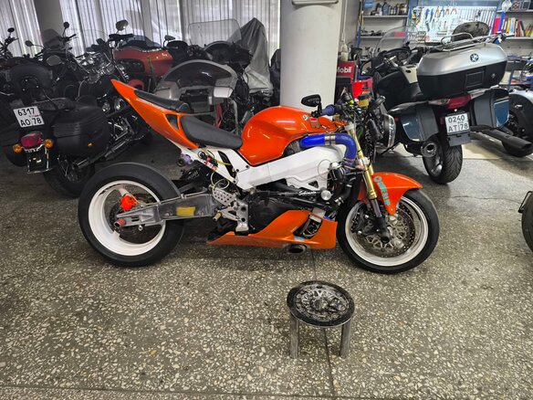 2001 Honda CBR 929RR Fireblade, оранжевый, 550000 рублей