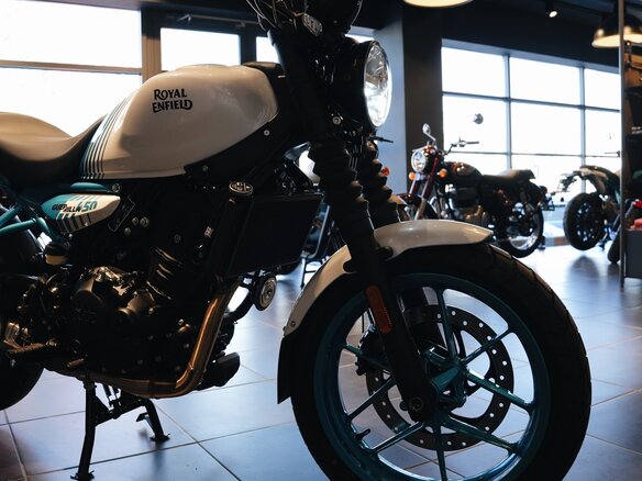 2026 Royal Enfield Guerrilla 450, синий, 559000 рублей - вид 5