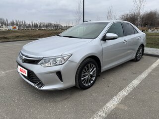 2016 Toyota Camry VII (XV50) Рестайлинг, серебристый, 2200000 рублей, вид 1
