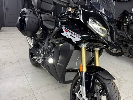 2025 BMW S 1000 XR, чёрный, 2499000 рублей, вид 2