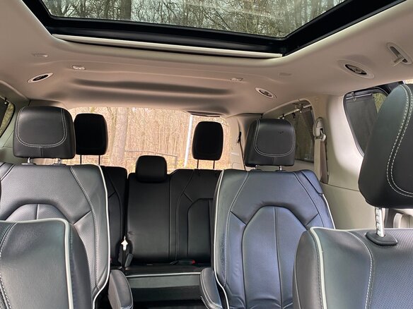 2022 Chrysler Pacifica RU Рестайлинг, чёрный, 3900000 рублей - вид 21