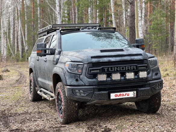 2011 Toyota Tundra CrewMax II, серый, 6000000 рублей - вид 1