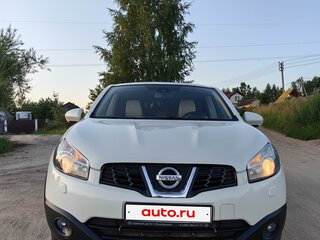 2013 Nissan Qashqai I Рестайлинг, белый, 990000 рублей, вид 1