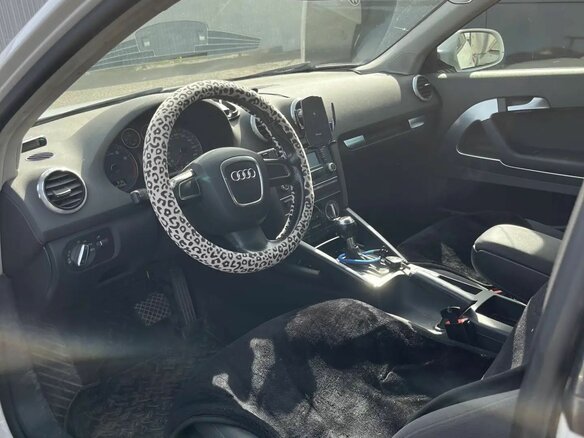 2010 Audi A3 II (8P) Рестайлинг 2, белый, 830000 рублей - вид 5