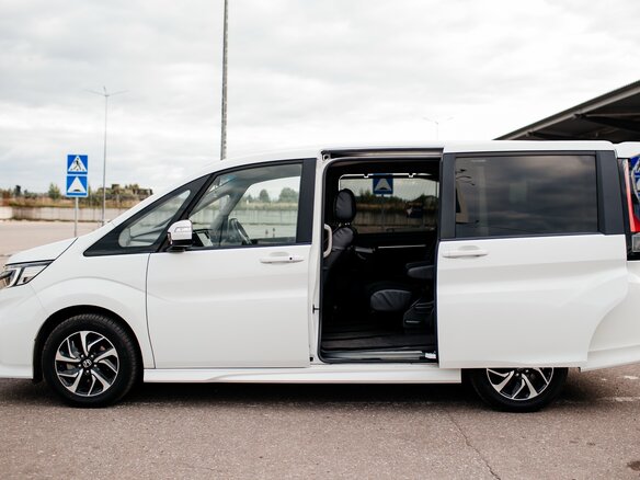 2018 Honda Stepwgn Spada V Рестайлинг, белый, 2799999 рублей - вид 15