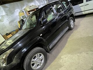 2008 Toyota Land Cruiser Prado 5-speed 120 Series Рестайлинг, чёрный, 3500000 рублей, вид 1