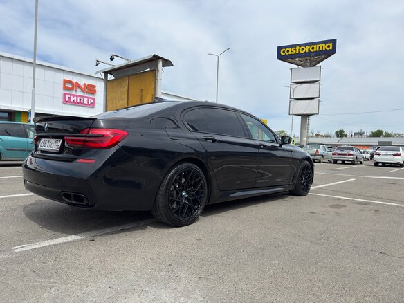 2017 BMW 7 серии Long 730Ld xDrive VI (G11/G12), чёрный, 3700000 рублей - вид 5