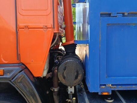 2005 КамАЗ 53215, оранжевый, 2800000 рублей, вид 1