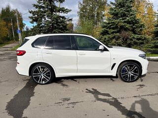2019 BMW X5 30d IV (G05/G18), белый, 5499999 рублей, вид 4