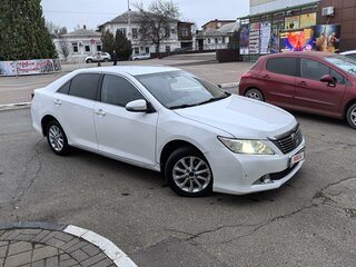 2013 Toyota Camry VII (XV50), белый, 1350000 рублей, вид 2