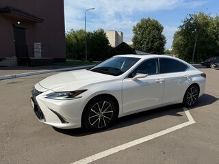 2021 Lexus ES 250 VII Рестайлинг, белый, 5000000 рублей, вид 2
