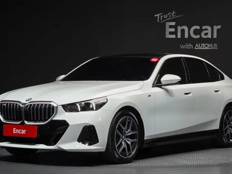 2024 BMW 5 серии 520i VIII (G60/G61/G68), белый, 5530000 рублей, вид 1