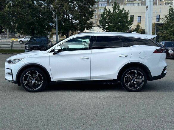 2021 BYD Tang DM-i II Рестайлинг 1, белый, 2590000 рублей - вид 8