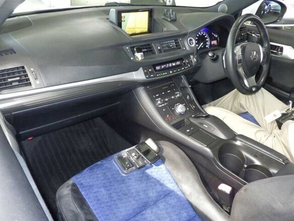 2011 Lexus CT 200h I, серебристый, 2900000 рублей - вид 12