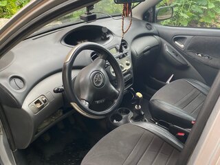 2003 Toyota Yaris I Рестайлинг, серебристый, 270000 рублей, вид 4