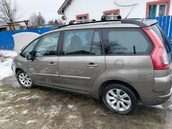 2010 Citroen C4 Picasso Grand I, коричневый, 850000 рублей - вид 3