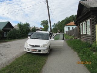 2002 Toyota Raum I, белый, 400000 рублей, вид 2