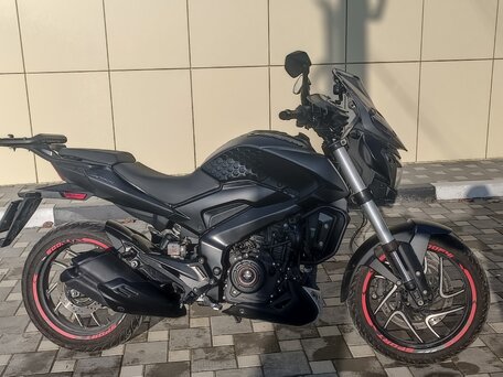 2023 Bajaj Dominar 400, чёрный, 465000 рублей, вид 1