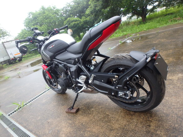 2024 Triumph Trident 660, серый, 900000 рублей - вид 7
