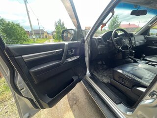2011 Mitsubishi Pajero IV Рестайлинг 1, серебристый, 2100000 рублей, вид 4