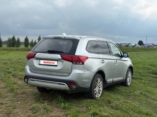 2020 Mitsubishi Outlander III Рестайлинг 3, серый, 2200000 рублей, вид 4