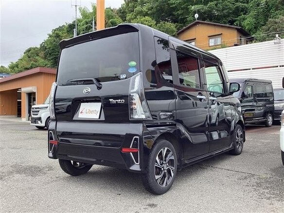 2021 Daihatsu Tanto IV, чёрный, 700000 рублей - вид 3