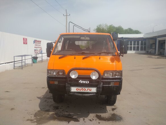1989 Mitsubishi Delica III, оранжевый - вид 1
