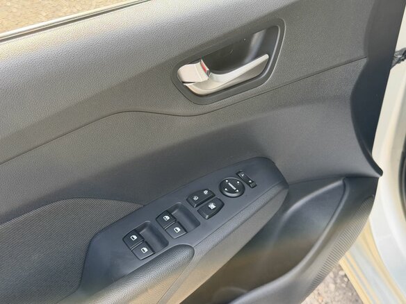 2019 Hyundai Solaris II, бежевый, 1345000 рублей - вид 15