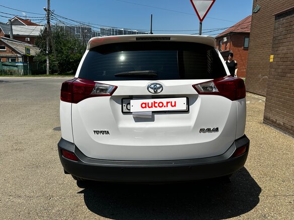2014 Toyota RAV4 IV (XA40), белый, 2400000 рублей - вид 2