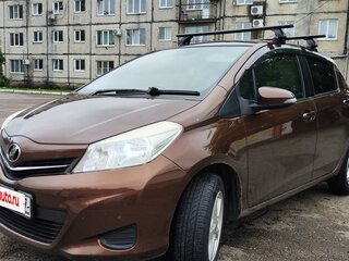 2011 Toyota Vitz III (XP130), коричневый, 750000 рублей, вид 1