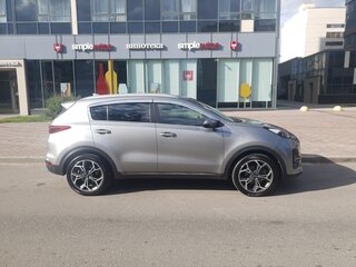 2018 Kia Sportage IV Рестайлинг, серебристый, 2390000 рублей, вид 5
