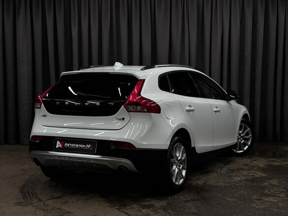 2017 Volvo V40 Cross Country I Рестайлинг, белый, 1499888 рублей - вид 3