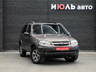 2017 Chevrolet Niva I Рестайлинг, коричневый, 590000 рублей, вид 3