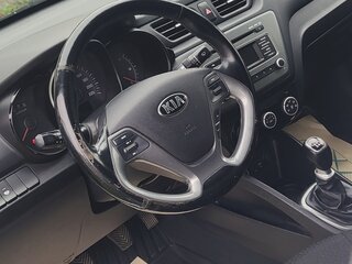 2017 Kia Rio III Рестайлинг, белый, 1000000 рублей, вид 4