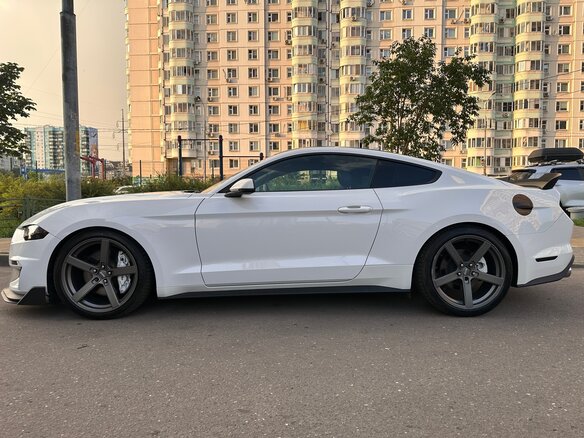 2021 Ford Mustang VI Рестайлинг, белый, 3650000 рублей - вид 8