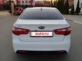2013 Kia Rio III, белый, 600000 рублей, вид 5