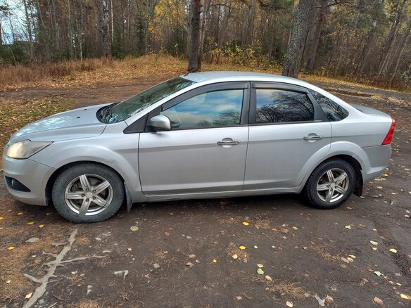 2011 Ford Focus II Рестайлинг, серебристый, 550000 рублей - вид 3