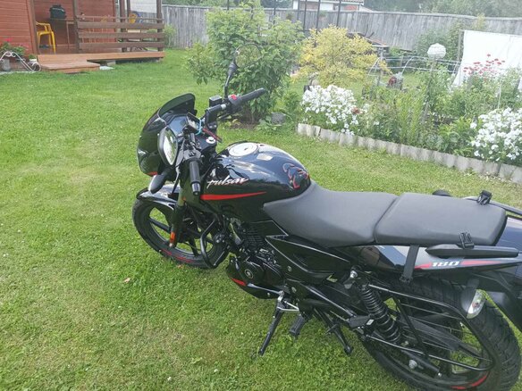 2024 Bajaj Pulsar 180, красный, 150000 рублей - вид 4