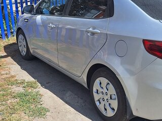 2016 Kia Rio III Рестайлинг, серебристый, 800000 рублей, вид 5